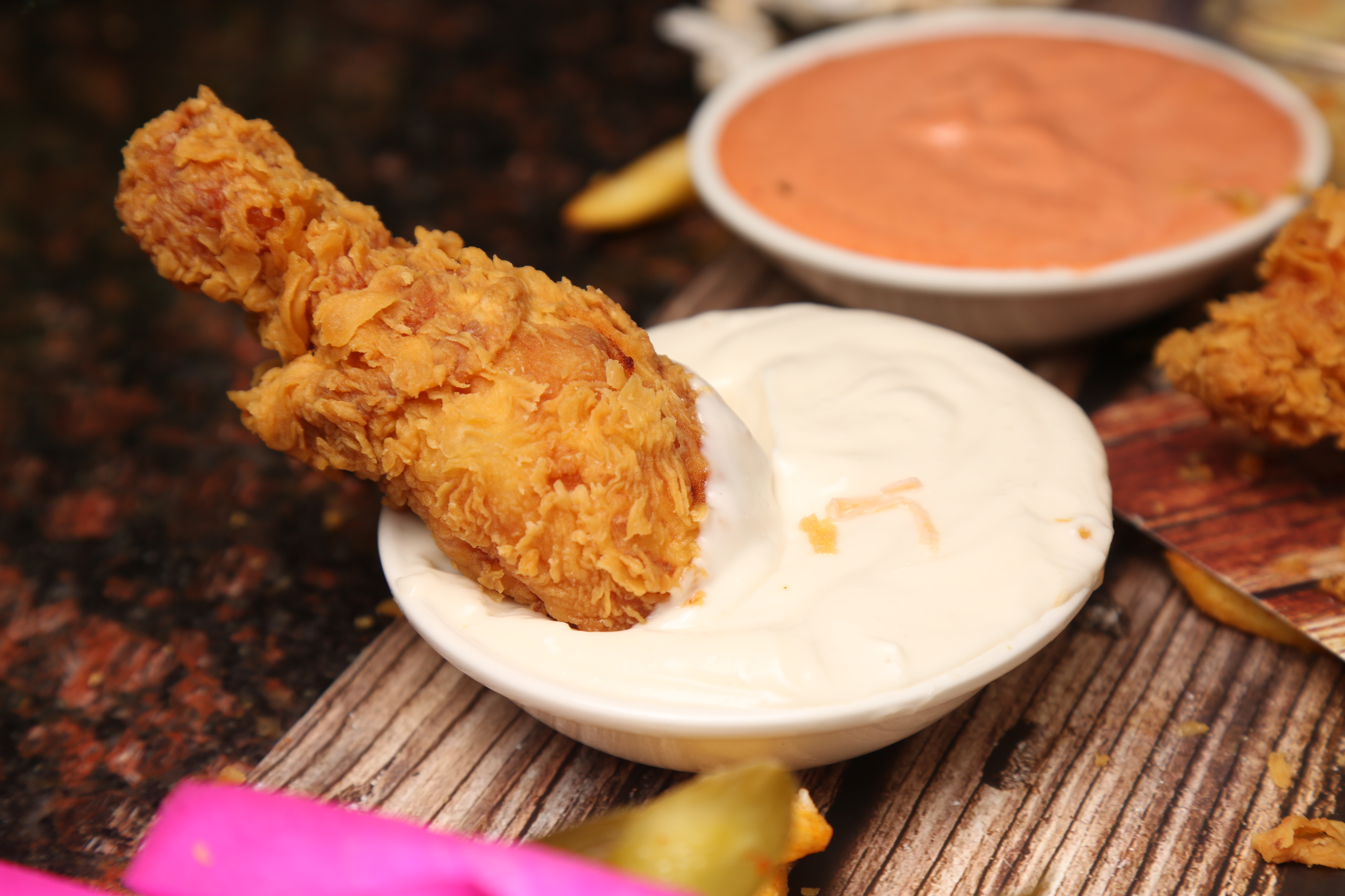 وجبة تندر 10 قطع + بطاطا ودجز مبهرة عدد 1 + 2 ثومة + 2 كولا ماتريكس